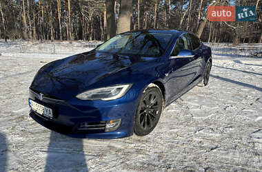 Лифтбек Tesla Model S 2016 в Киеве