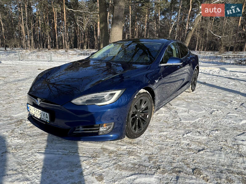 Лифтбек Tesla Model S 2016 в Киеве