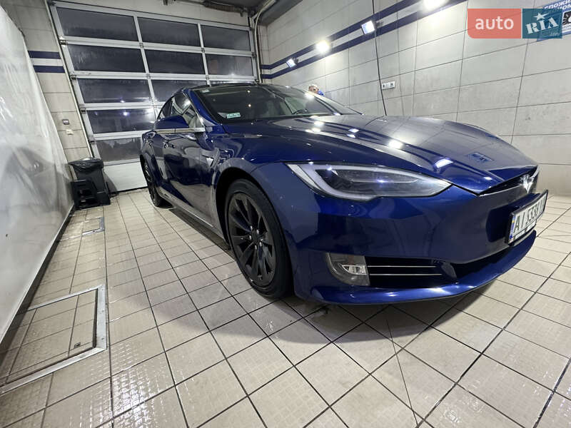 Лифтбек Tesla Model S 2016 в Киеве