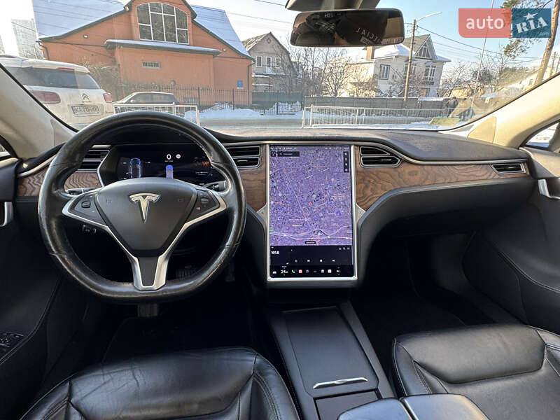 Лифтбек Tesla Model S 2016 в Киеве