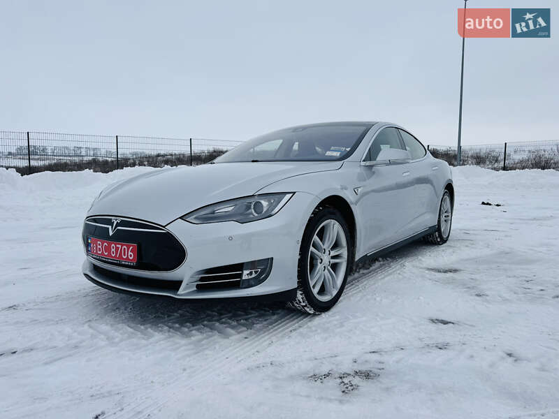 Лифтбек Tesla Model S 2015 в Ровно фото 2 Лифтбек Tesla Model S 2015 в Ровно