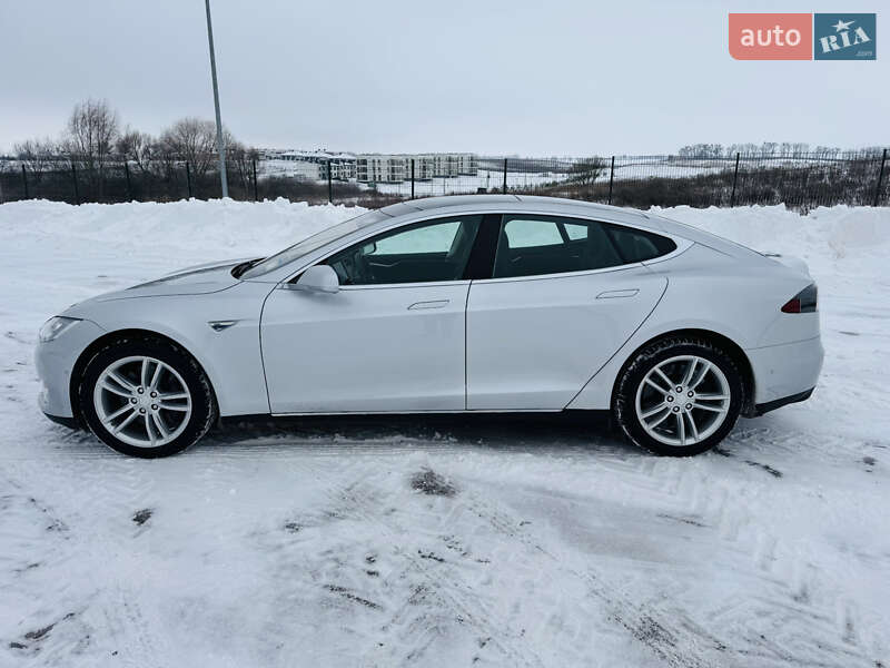 Лифтбек Tesla Model S 2015 в Ровно фото 17 Лифтбек Tesla Model S 2015 в Ровно