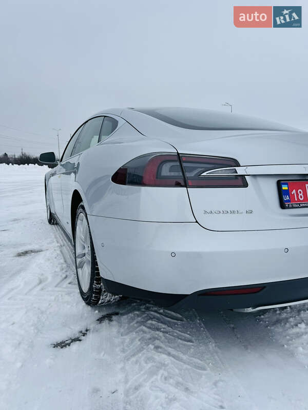 Лифтбек Tesla Model S 2015 в Ровно фото 23 Лифтбек Tesla Model S 2015 в Ровно