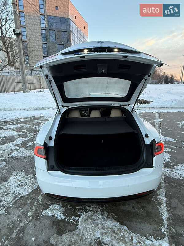 Лифтбек Tesla Model S 2016 в Харькове