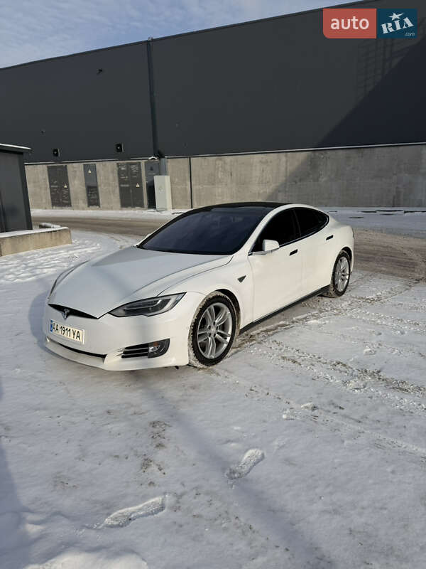 Tesla Model S 2015