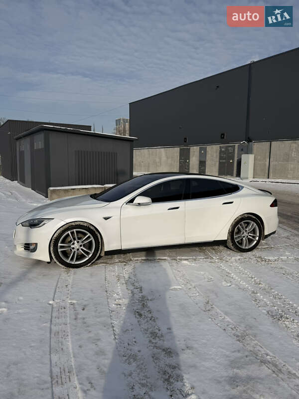 Ліфтбек Tesla Model S 2015 в Києві