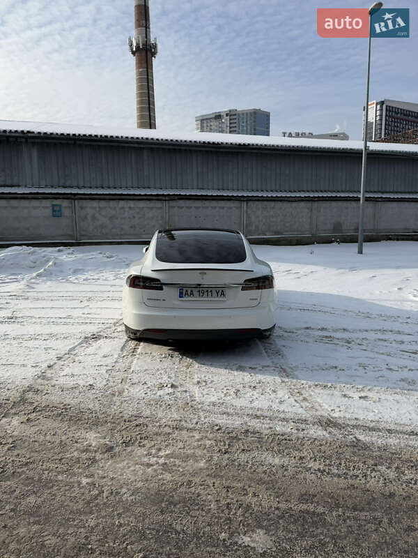 Ліфтбек Tesla Model S 2015 в Києві