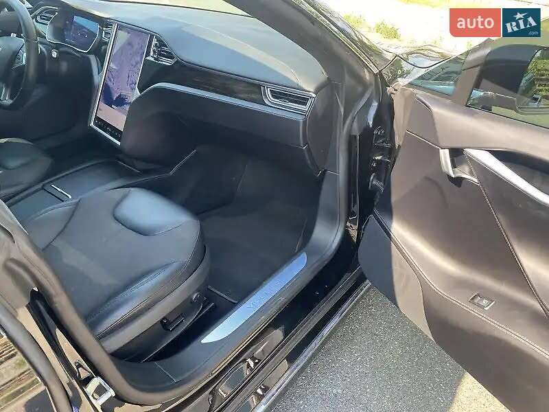 Лифтбек Tesla Model S 2016 в Киеве
