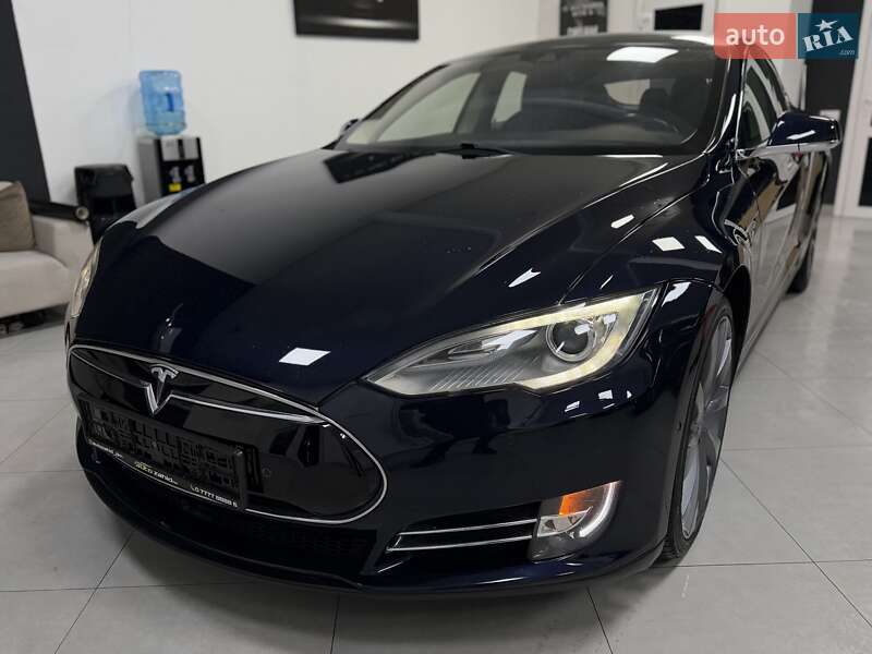 Лифтбек Tesla Model S 2015 в Дрогобыче