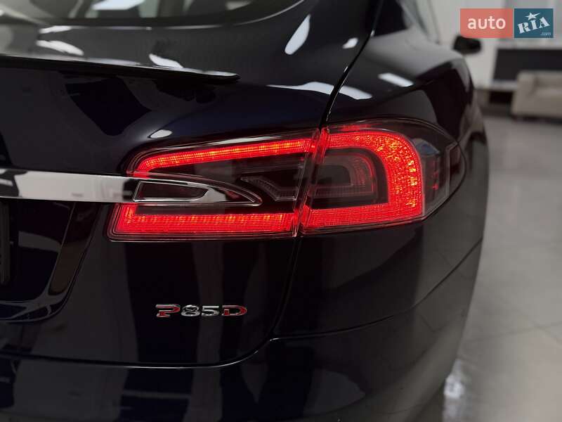 Лифтбек Tesla Model S 2015 в Дрогобыче