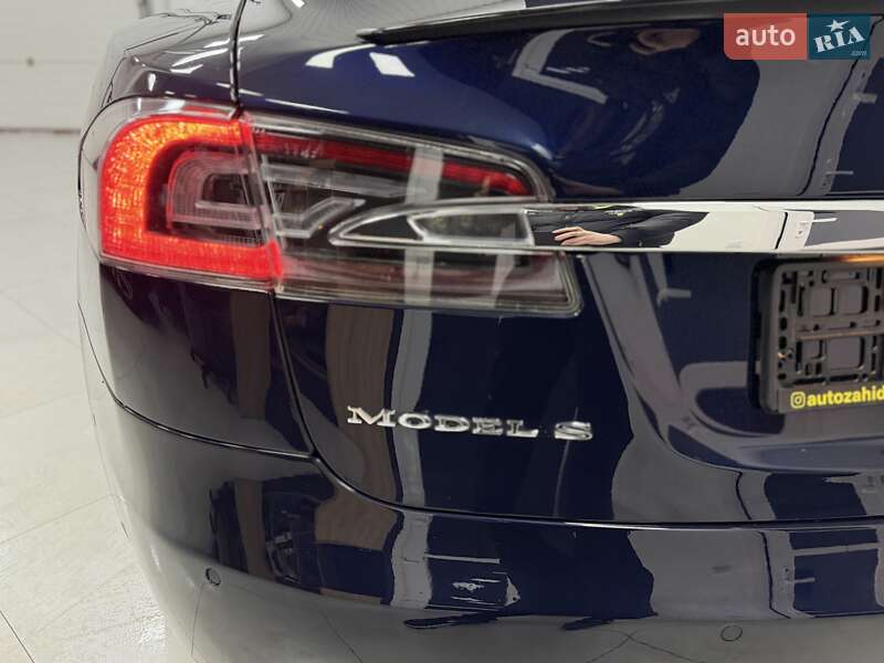 Лифтбек Tesla Model S 2015 в Дрогобыче