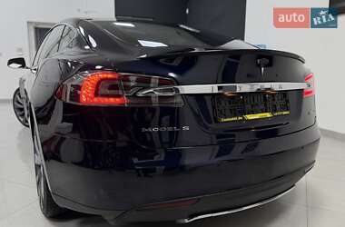 Лифтбек Tesla Model S 2015 в Дрогобыче