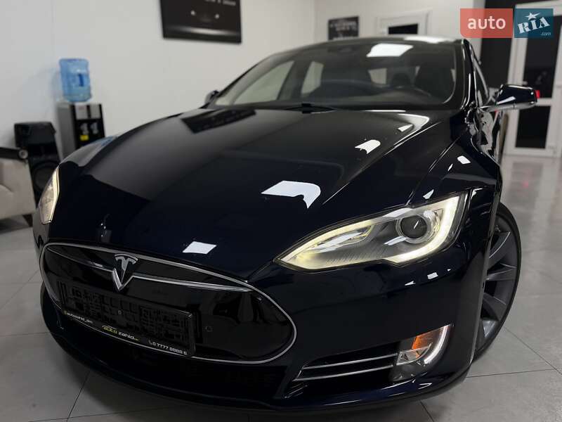 Лифтбек Tesla Model S 2015 в Дрогобыче