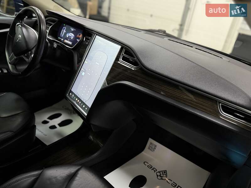 Лифтбек Tesla Model S 2015 в Дрогобыче