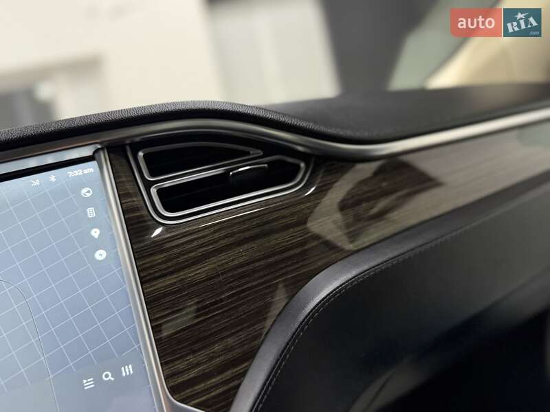 Лифтбек Tesla Model S 2015 в Дрогобыче