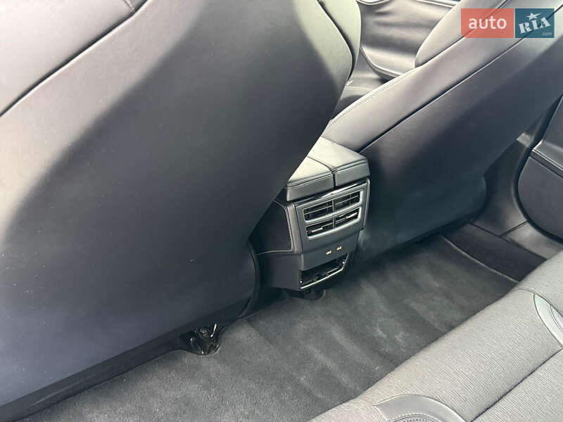 Ліфтбек Tesla Model S 2018 в Луцьку