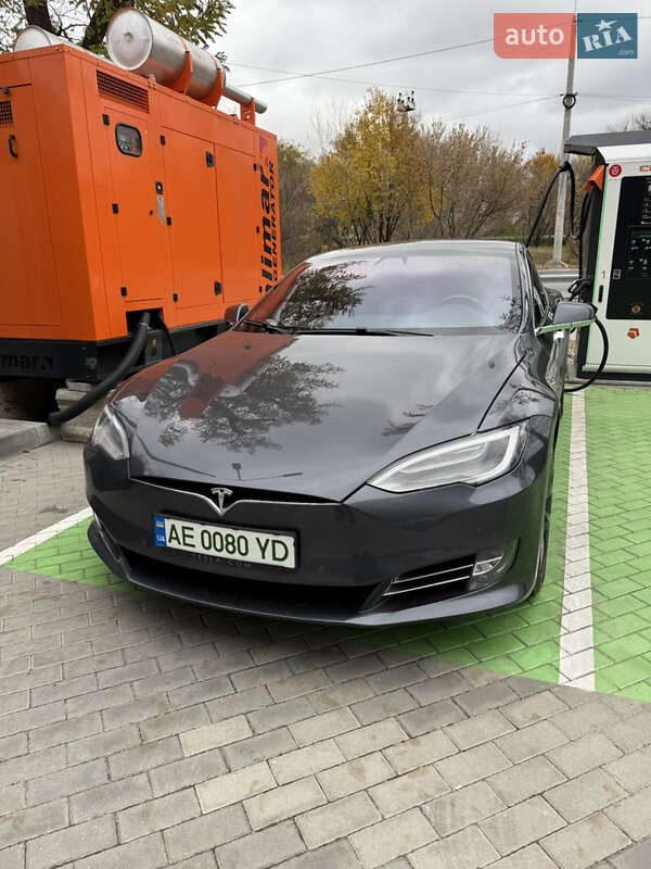 2018 Tesla Model-S, VIN 5YJSA7E23JF269590:plate — фото 1 (autoria)