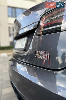 Лифтбек Tesla Model S 2023 в Киеве
