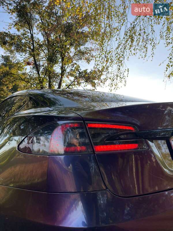 Лифтбек Tesla Model S 2016 в Луцке фото 22 Лифтбек Tesla Model S 2016 в Луцке