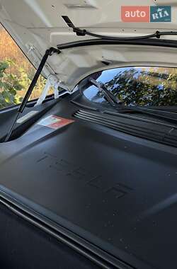 Лифтбек Tesla Model S 2016 в Луцке
