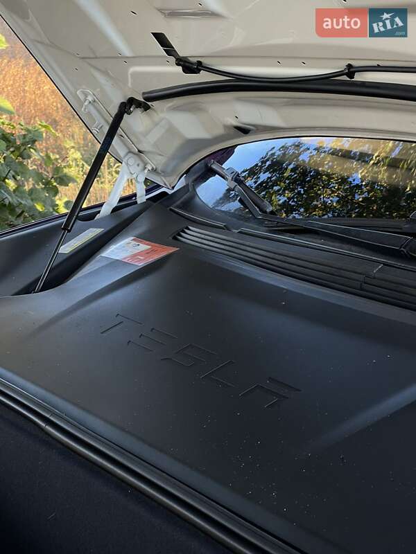 Лифтбек Tesla Model S 2016 в Луцке фото 30 Лифтбек Tesla Model S 2016 в Луцке