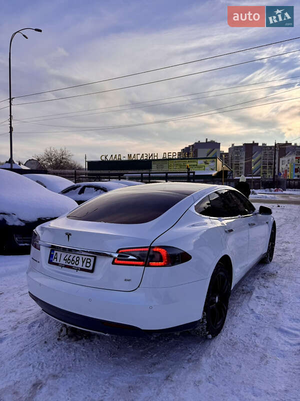 Лифтбек Tesla Model S 2014 в Киеве