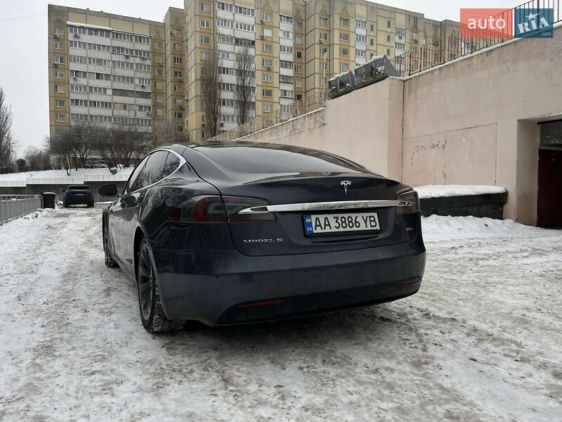Лифтбек Tesla Model S 2016 в Киеве