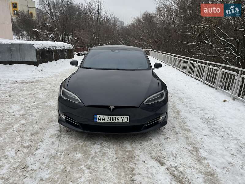 Лифтбек Tesla Model S 2016 в Киеве