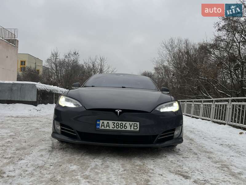 Лифтбек Tesla Model S 2016 в Киеве