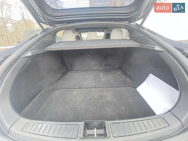 Лифтбек Tesla Model S 2016 в Киеве