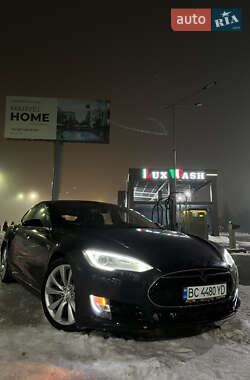 Лифтбек Tesla Model S 2015 в Львове