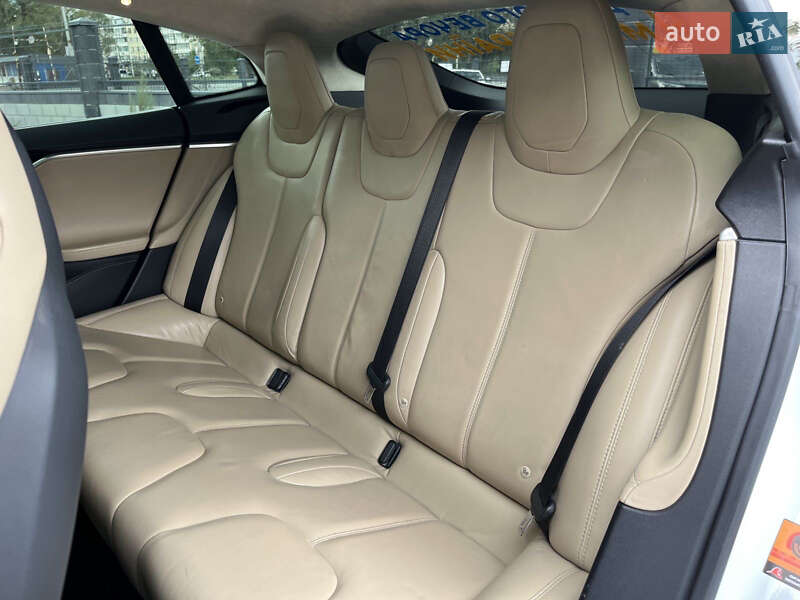 Ліфтбек Tesla Model S 2015 в Дніпрі фото 22 Ліфтбек Tesla Model S 2015 в Дніпрі