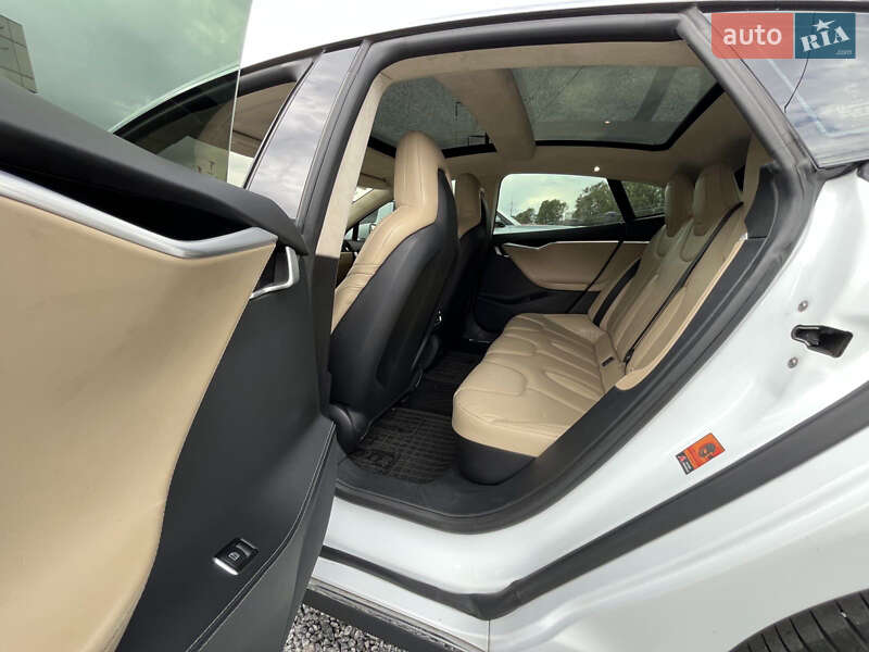 Ліфтбек Tesla Model S 2015 в Дніпрі фото 29 Ліфтбек Tesla Model S 2015 в Дніпрі