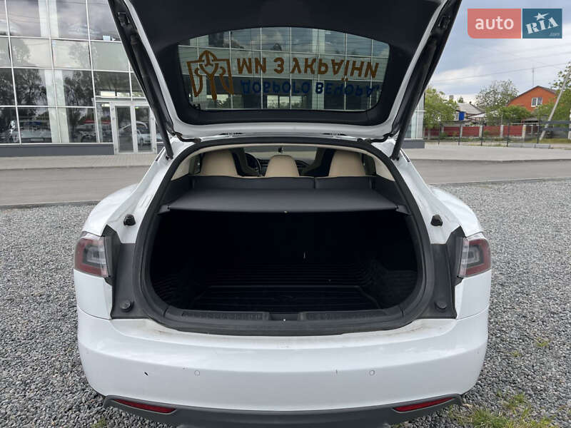 Ліфтбек Tesla Model S 2015 в Дніпрі фото 39 Ліфтбек Tesla Model S 2015 в Дніпрі