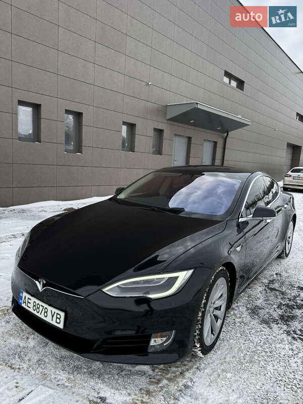 Ліфтбек Tesla Model S 2017 в Кривому Розі