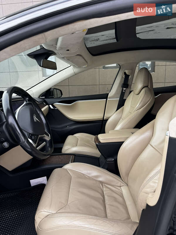 Ліфтбек Tesla Model S 2017 в Кривому Розі