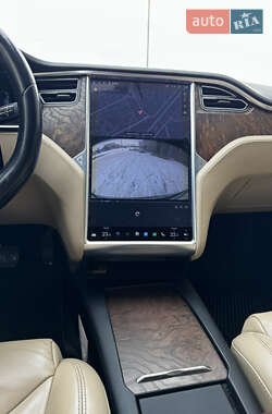 Лифтбек Tesla Model S 2017 в Кривом Роге
