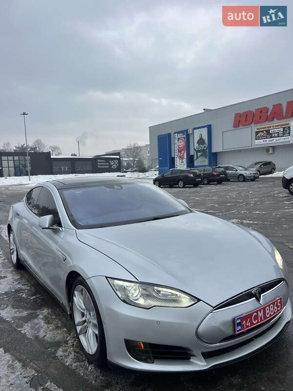 Ліфтбек Tesla Model S 2016 в Ковелі
