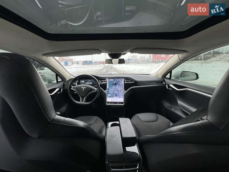Ліфтбек Tesla Model S 2016 в Ковелі