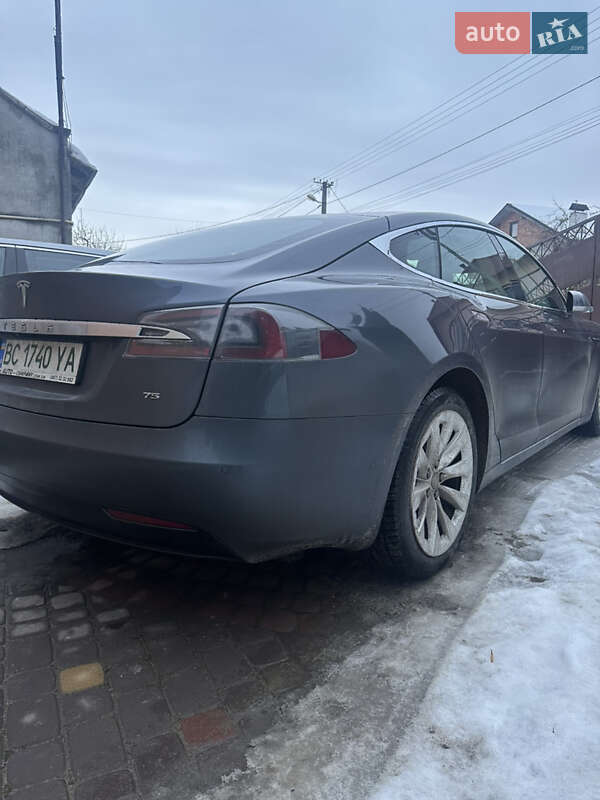 Лифтбек Tesla Model S 2017 в Львове