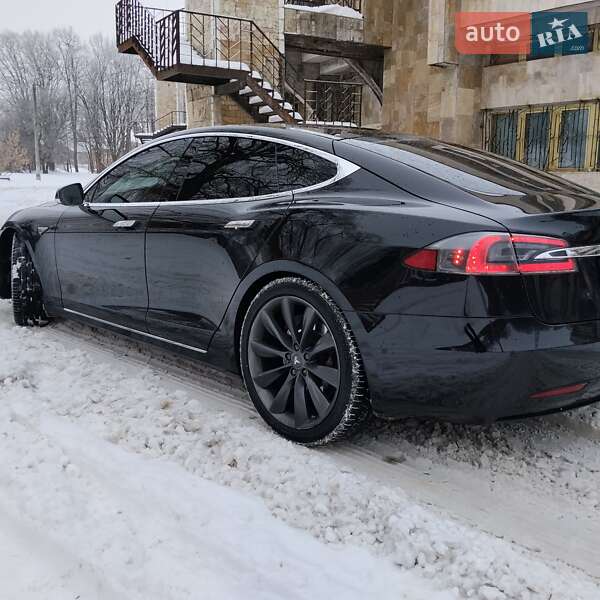 Ліфтбек Tesla Model S 2016 в Івано-Франківську