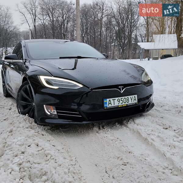 Ліфтбек Tesla Model S 2016 в Івано-Франківську
