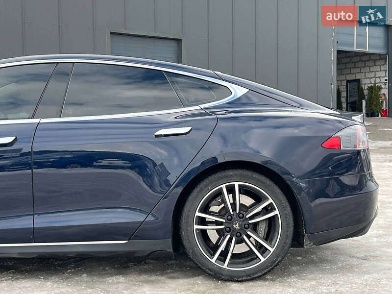 Ліфтбек Tesla Model S 2014 в Львові