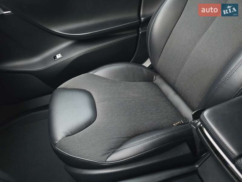 Лифтбек Tesla Model S 2016 в Владимире