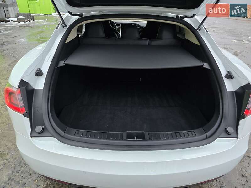 Лифтбек Tesla Model S 2016 в Владимире