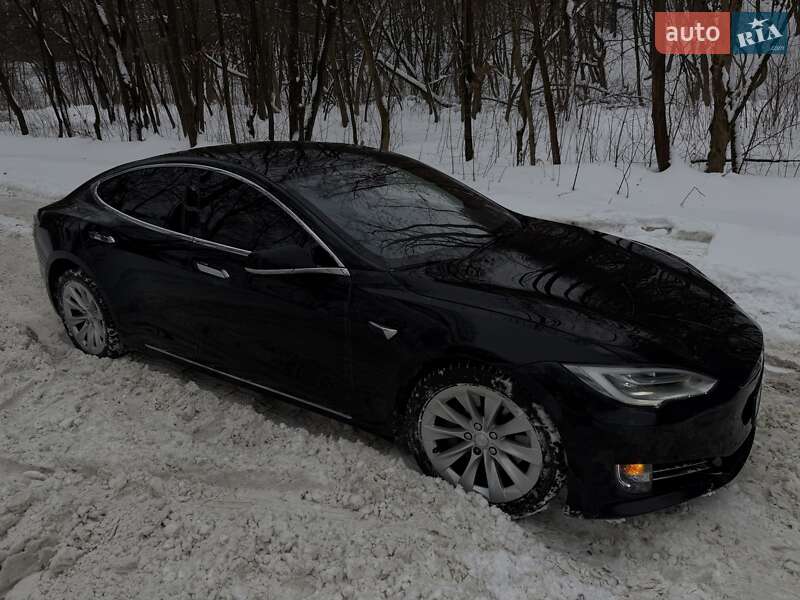 Ліфтбек Tesla Model S 2018 в Львові