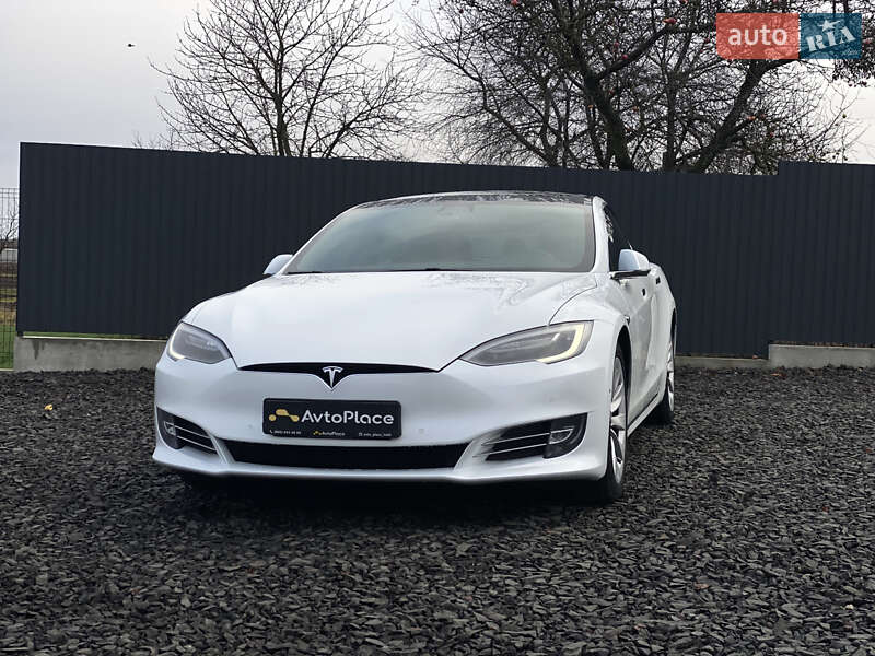 Ліфтбек Tesla Model S 2017 в Луцьку