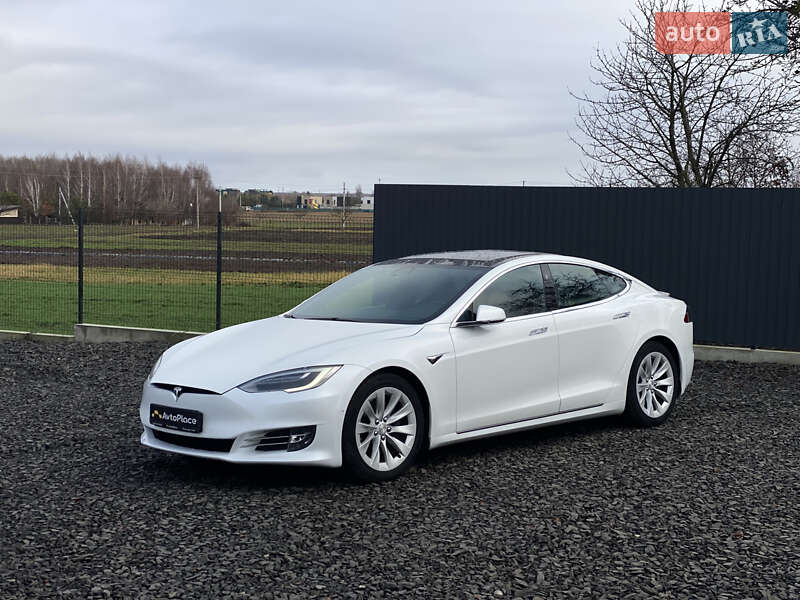 Ліфтбек Tesla Model S 2017 в Луцьку