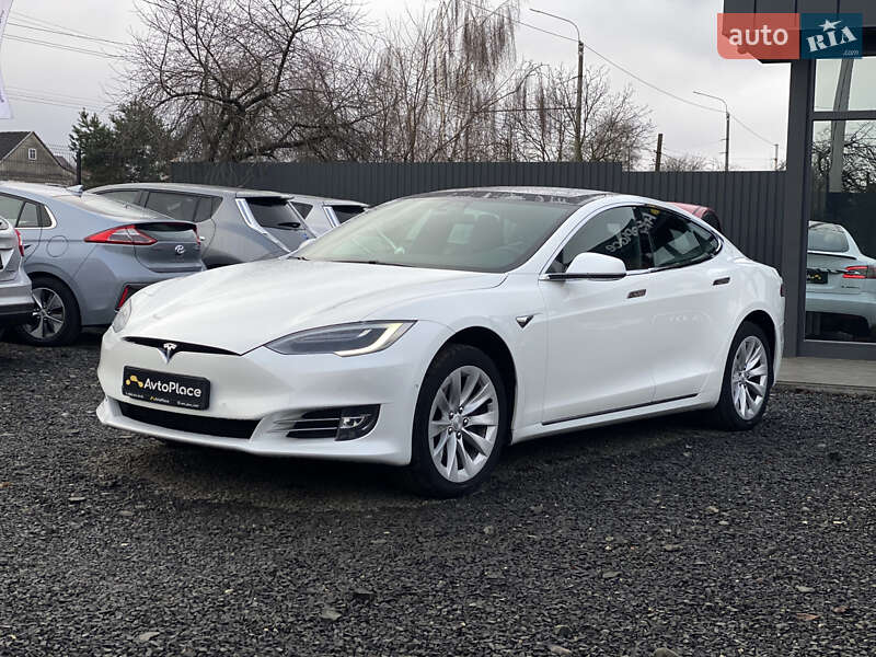 Ліфтбек Tesla Model S 2017 в Луцьку