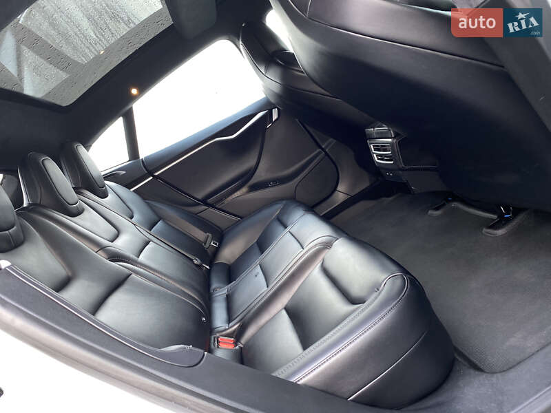 Ліфтбек Tesla Model S 2017 в Луцьку